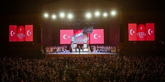 Troya Kültür Yolu Festivali Coşkuyla Başladı. İlk Gün 25 BİN Kişiyle Katıldı