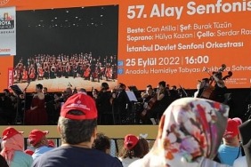 troya-kultur-yolu-festivalinde-57-alay-senfonisiyle-canakkale-sehitlerine-saygi-durusu.jpg