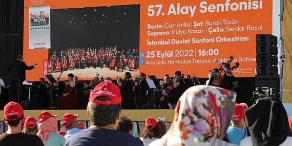 Troya Kültür Yolu Festivali’nde 57. Alay Senfonisiyle Çanakkale Şehitlerine Saygı Duruşu
