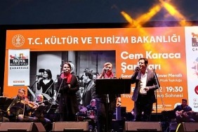 troya-kultur-yolu-festivalinde-sehrin-dort-bir-yani-sanat.jpg