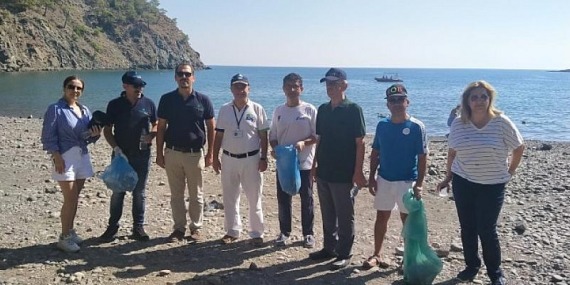 Türkiye’nin en önemli turizm merkezlerinden olan Kemer’de kıyı temizliği yapıldı