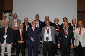 unlu-kalp-cerrahlari-cardiac-memorial-22-sempozyumunda-bir-araya-geldi.jpg
