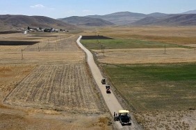 van-buyuksehir-belediyesi-caldiranda-13-5-km-beton-yol-yapiyor.jpg