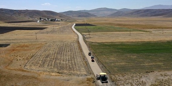 Van Büyükşehir Belediyesi Çaldıran’da 13.5 KM Beton Yol Yapıyor