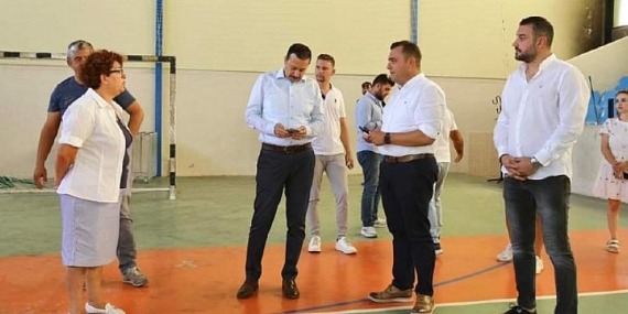 Vekil Kaya’dan Seferihisar Spor Salonu’na ziyaret