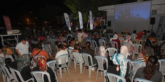 Yenişehirliler nostaljik açık hava sinemasının keyfini çıkardı