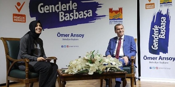 Zeytinburnu Belediye Başkanı Ömer Arısoy Gençleri Dinliyor