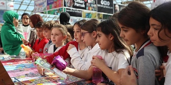12. Antalya Kitap fuarına öğrenci akını
