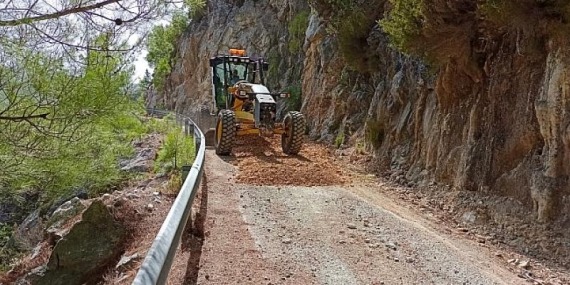Alanya’da kırsal yollarda kış hazırlıkları sürüyor