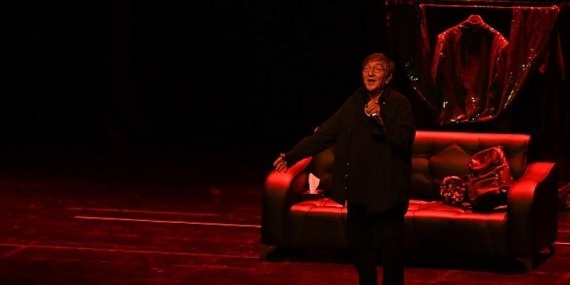 Ali Poyrazoğlu, festival için yazdığı oyunu “Şıngır Şıngır Beyoğlu” ile eşsiz bir gece yaşattı