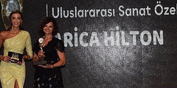 Amerika’da yaşayan Türk sanatçı Arıca Hilton’a büyük gurur