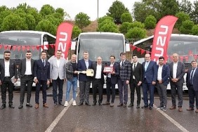 anadolu-isuzu-yetkili-saticisi-enke-otomotivden-ofses-turizme-15-adet-novo-lux-midibus-teslimati.jpg