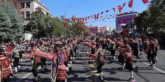 Ankara’nın Başkent Oluşunun 99’Uncu Yılı 1000 Seymenin Görkemli Gösterisiyle Kutlandı