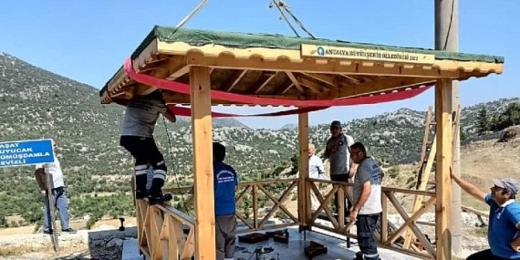 Antalya Büyükşehir’den ilçelere kent mobilyası desteği