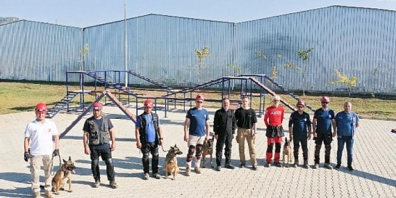 Aydın Büyükşehir Belediyesi’nin Arama Kurtarma Köpeği ‘ZEYNA’ Büyük Başarıyla Mezun Oldu