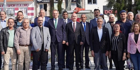 Ayvalıklı Muhtarlar Cumhuriyet Meydanı’nda Buluştu