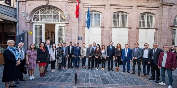 Başkan Soyer, Kent Konseyi’nin yeni başkanı Nilay Kökkılınç ve yönetim kurulunu ağırladı