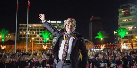 Başkan Tunç Soyer’den zeybek sürprizi