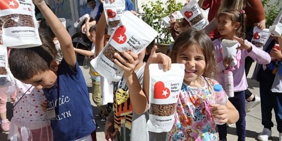 Bayraklı’da minikler can dostlarla buluştu