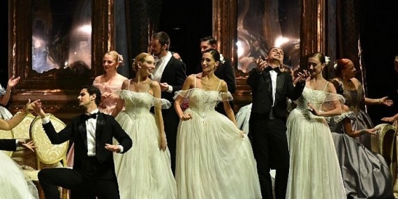 Beyoğlu Kültür Yolu Festivali’nde La Traviata ayakta alkışlandı