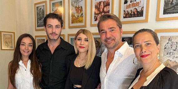 Boran Kuzum, Cansel Elçin, Janset, Zeynep Tuğçe Bayat “ADRESİ OLMAYAN EV”de