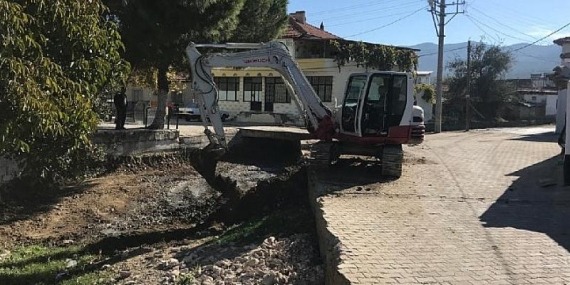 Börezli Deresinden 1500 Ton Balçık ve Çöp Çıktı