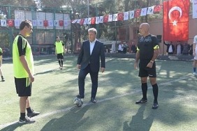 bornova-belediyesinde-birimler-arasi-futbol-heyecani.jpg