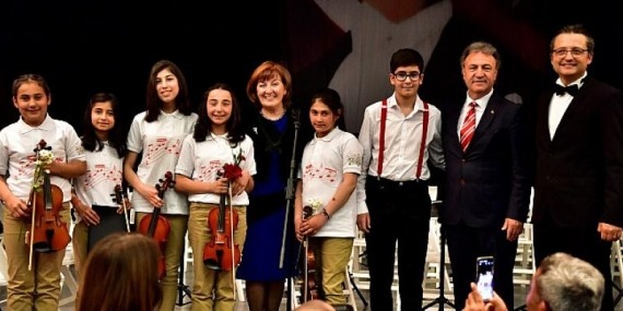 Bornovalı minik müzisyenler Cumhuriyet için çalacak