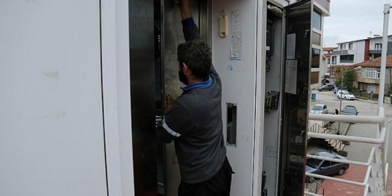 Bu kez asansörün çağrı butonunu çaldılar