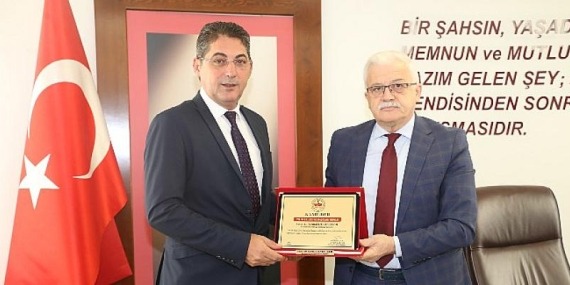 Burhaniye Belediye Başkanı Ali Kemal Deveciler yılın en başarılı Belediye Başkanı seçildi