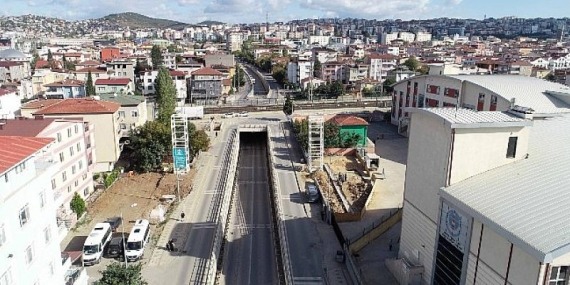 Büyükşehir, Darıca Okul Yolu Caddesi’nde yaya üstgeçidi yapıyor