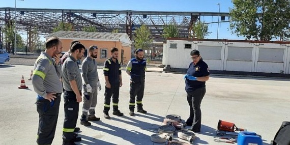 Büyükşehir İtfaiyesi, endüstriyel tesis eğitimlerine devam ediyor