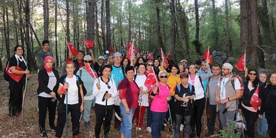 Büyükşehir, Tünektepe “Cumhuriyet Yolu’nda” doğa yürüyüşü düzenlendi  Tarih ve doğa içinde yürüyüş