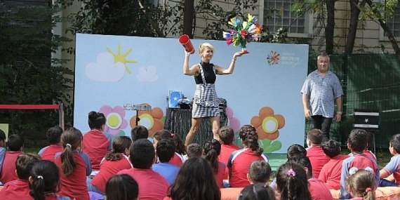 ‘Cenk Yüksel Sesim Resim Sergisi’ Antalya Migros AVM’de TEGV çocukları önce sergiyi gezdi, sonra gönüllerince eğlendi