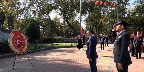 Cumhuriyet Bayramı Coşkusu Resmi Törenlerle Başladı