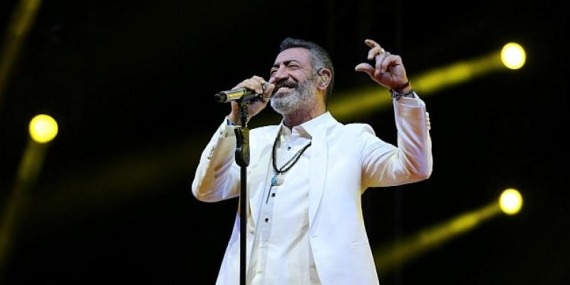 Cumhuriyet coşkusu Hakan Altun konseri ile taçlandı