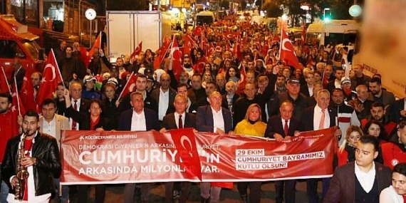 Cumhuriyet Coşkusuna Ortak Olmak İçin Binler, Küçükçekmece’de Buluştu