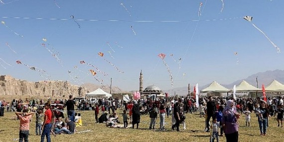 Dünya Çocuk Gününde uçurtma şenliği düzenlendi