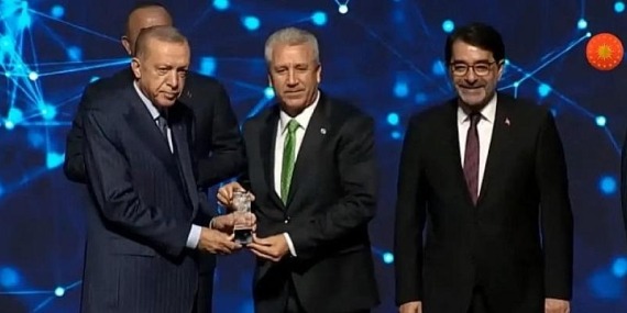 EÜ  “Öğrencilerin Kariyer Gelişimini En Etkin Şekilde Destekleyen Üniversite”  ödülünü alan ilk ve tek üniversite oldu