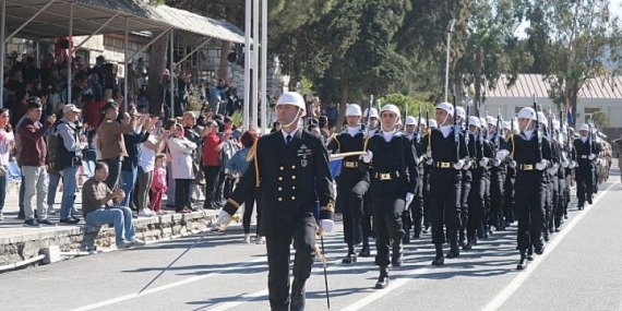 Foçada Ordu Millet Elele Cumhuriyeti Kutladı
