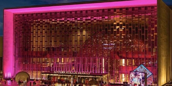 GE Healthcare, meme kanseriyle ilgili farkındalığı artırmak için AKM’yi pembe renkte ışıklandırıyor