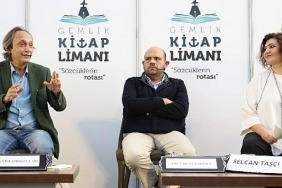 gemlik-kitap-limani-unlu-yazarlara-ev-sahipligi-yapmaya-devam-ediyor.jpg