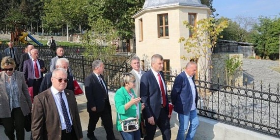 Gölcüklü Muhtarlar Sultan Babaya Hayran Kaldı