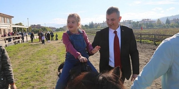 Gölcük’te Özel Çocuklar Ata Binme Heyecanı Yaşadılar