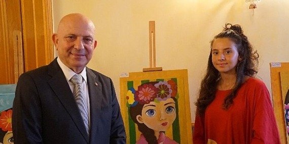 Hastane sınıflarında eğitim alan öğrencilerin eserleri sergi oldu