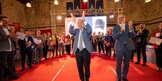 Her biriniz bu memleketin geleceğine yıldız oldunuz