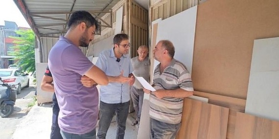 İnegöl Belediyesi, Esnafları Kapı Kapı Gezerek Bilgilendiriyor