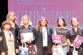 istanbulda-feministanbul-ruzgari-esti.jpg