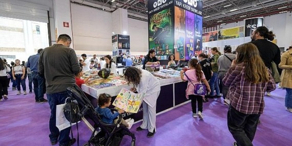 İZKİTAP’a ilk gün yoğun ilgi