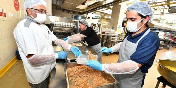 İzmir Büyükşehir Belediyesi öğrencilere yemek noktasını 6’ya çıkardı